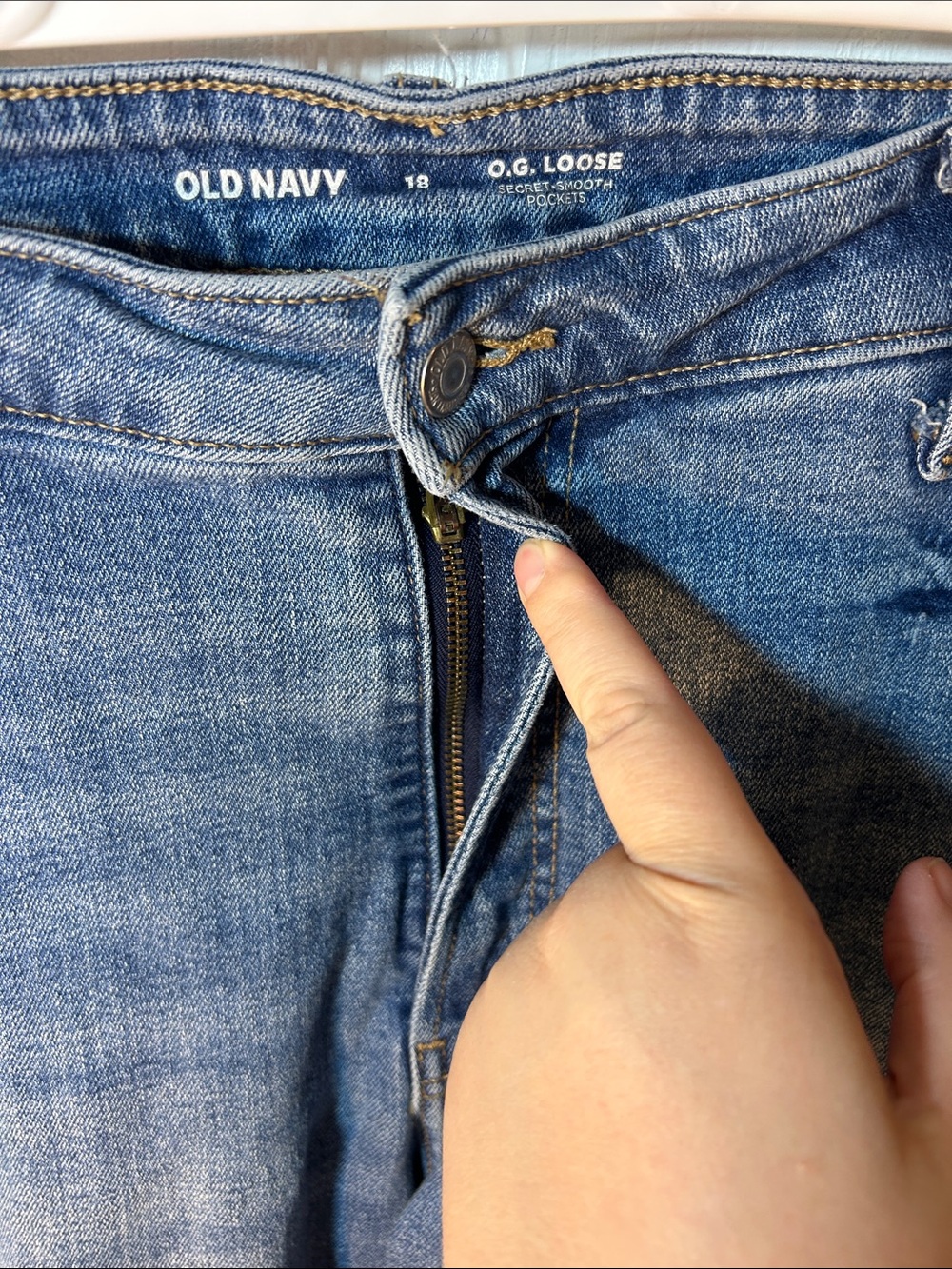 Old Navy High-Waisted OG Loose Jeans Secret Smooth Pockets size 18 medium wash - Picture 7 of 8